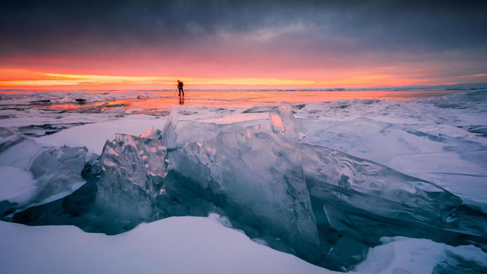 “西伯利亚明眸”贝加尔湖 摄影师的冰蓝之旅